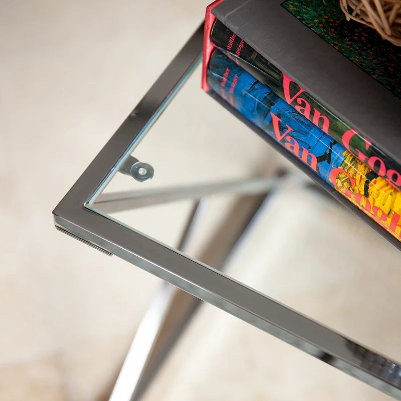 Table d'appoint carrée Danya B. avec piètement en chrome poli et plateau en verre transparent