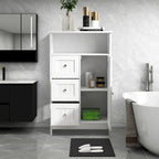 Armoire de rangement autoportante blanche pour salle de bain, en bois, avec linge de maison.