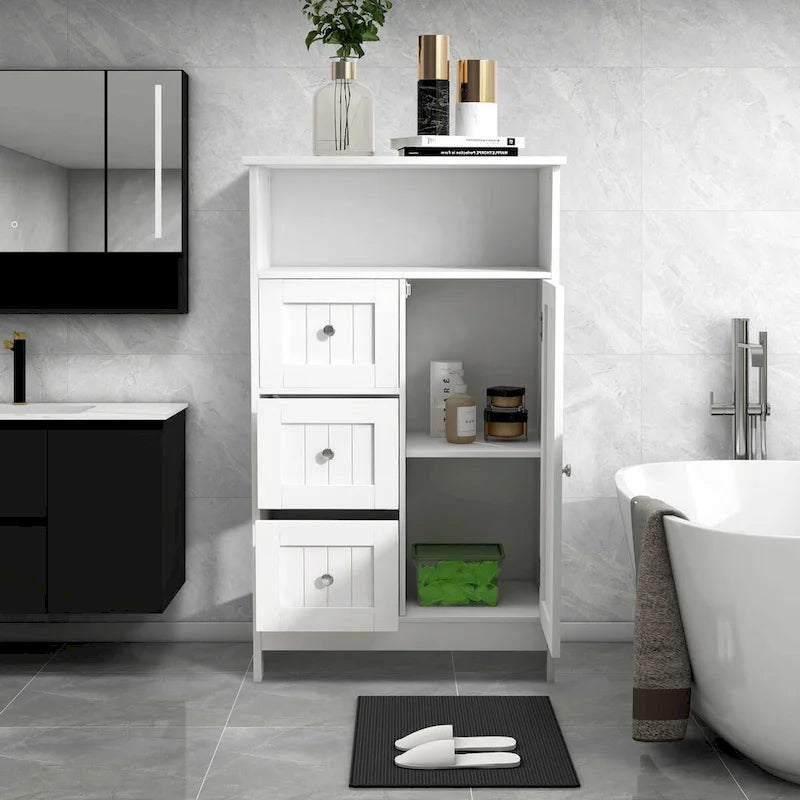 Armoire de rangement autoportante blanche pour salle de bain, en bois, avec linge de maison.