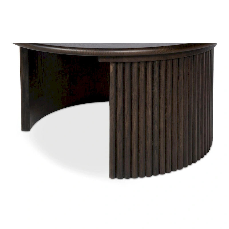 Table basse ovale Pence de NADAAL STUDIOS, petite, marron foncé