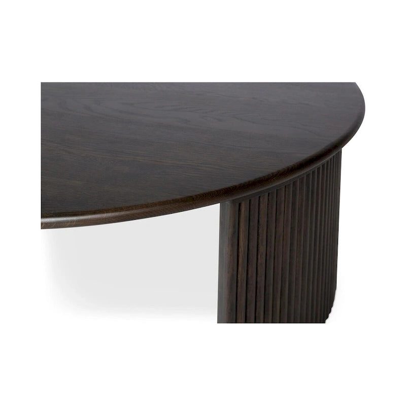 Table basse ovale Pence de NADAAL STUDIOS, petite, marron foncé