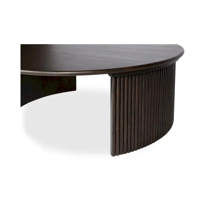 Table basse ovale Pence de NADAAL STUDIOS, petite, marron foncé